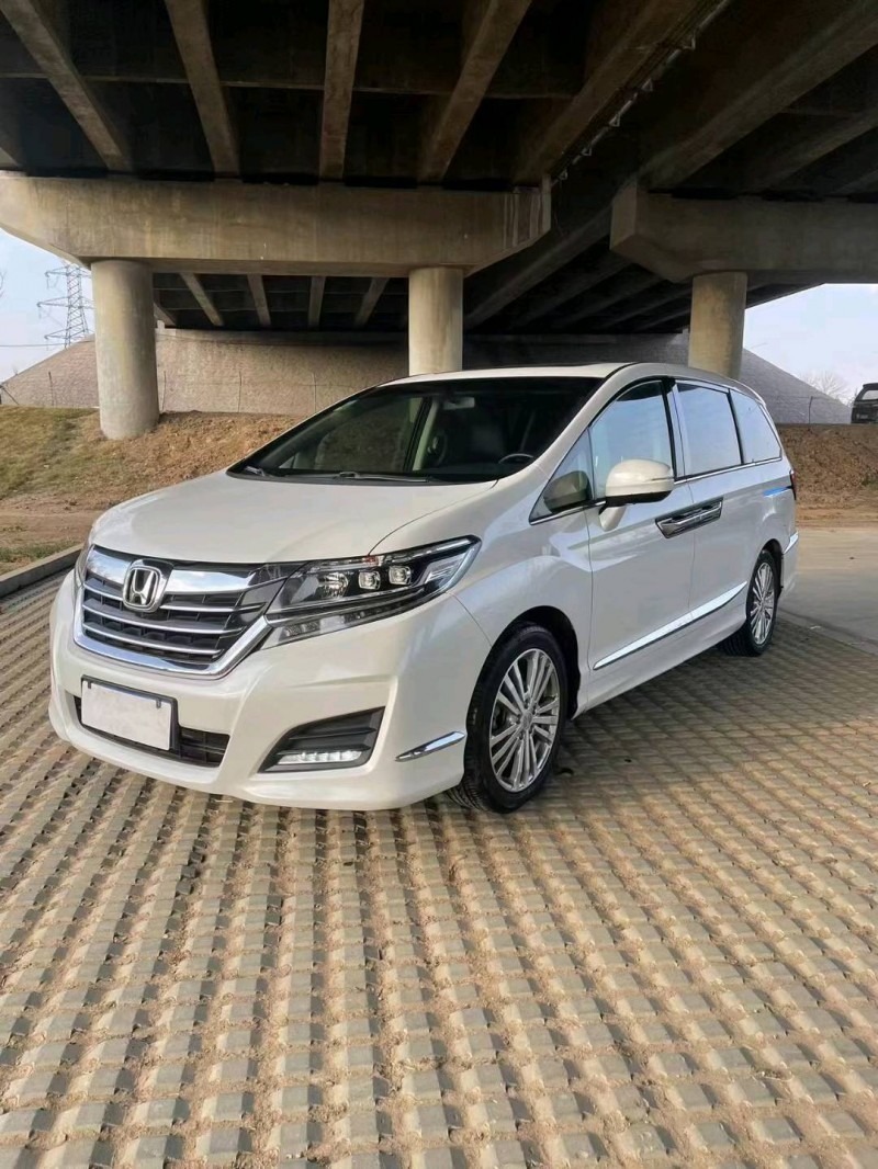 青岛18年本田艾力绅8