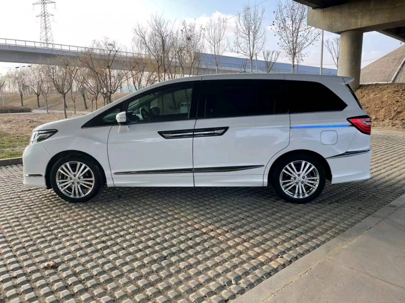 青岛18年本田艾力绅4