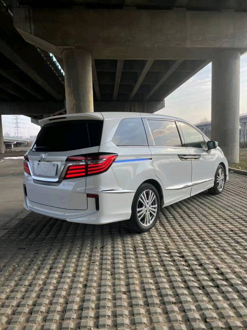 青岛18年本田艾力绅2