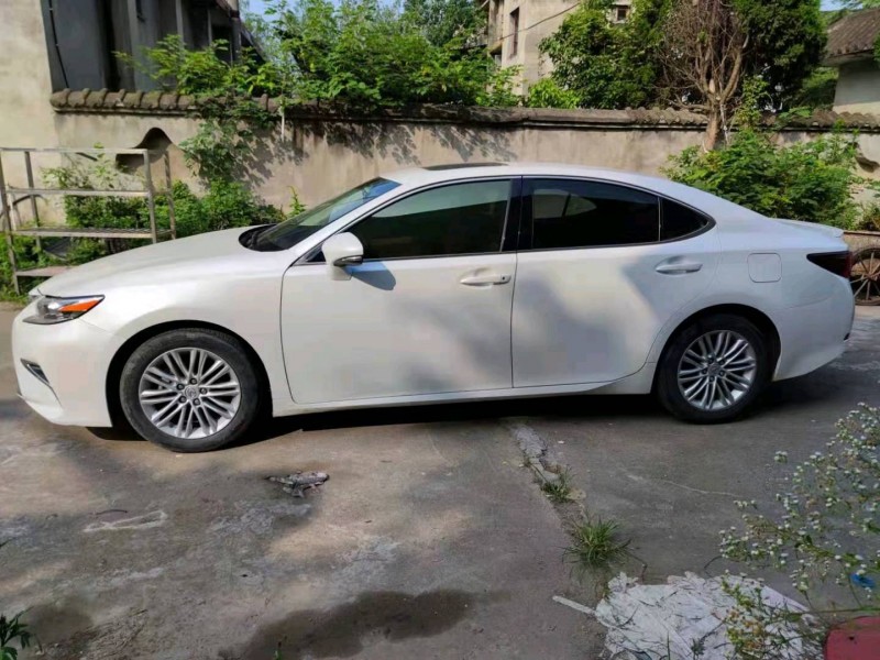 北京18年雷克萨斯ES2