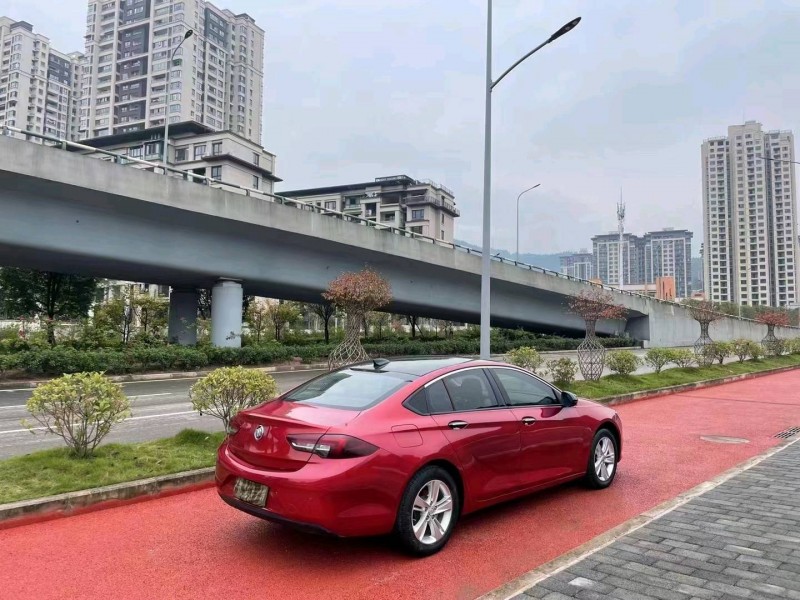 重庆18年别克君威4