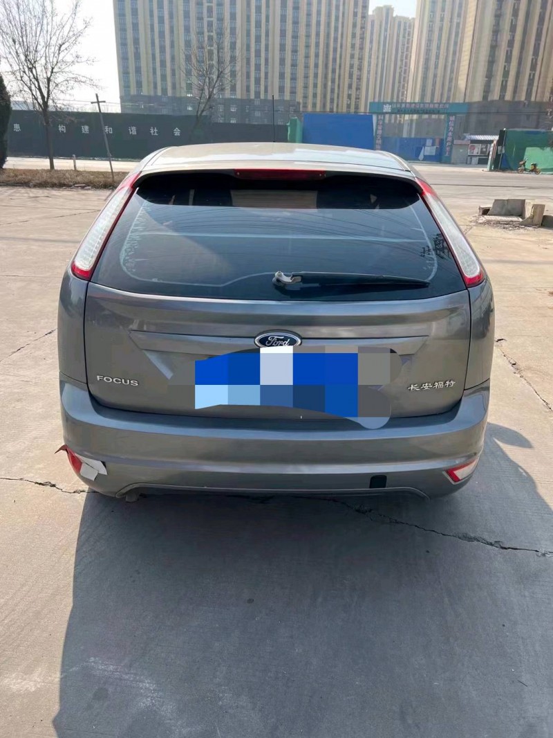 济宁12年福特福克斯5