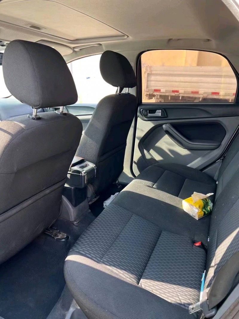 济宁12年福特福克斯6