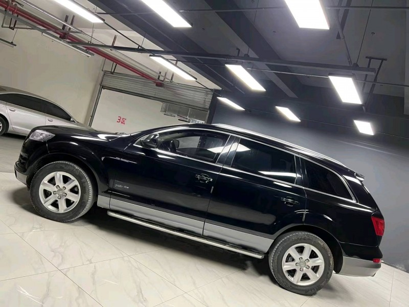 成都15年奥迪Q77