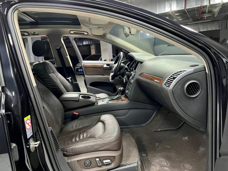 成都15年奥迪Q76