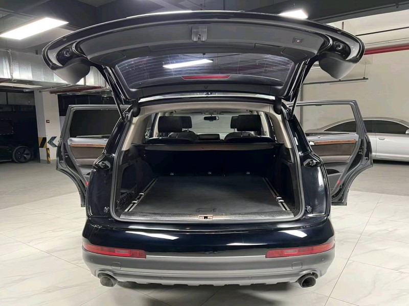 成都15年奥迪Q73