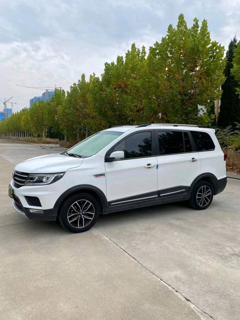 邯郸21年SWM斯威汽车X33