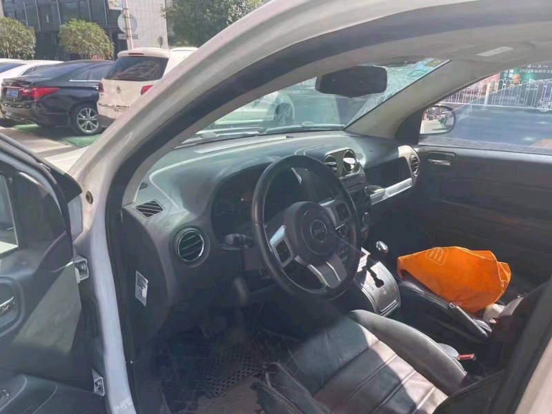 邯郸16年Jeep指南者7