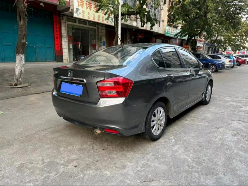 邢台14年本田锋范4