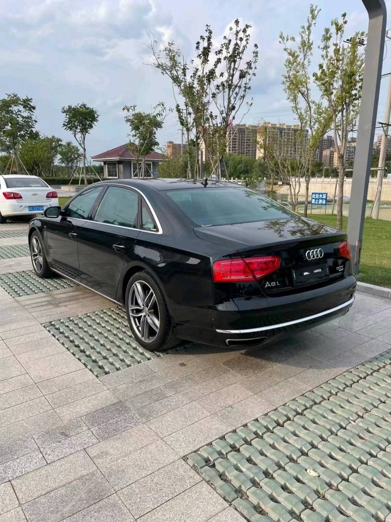 徐州12年奥迪A8L8