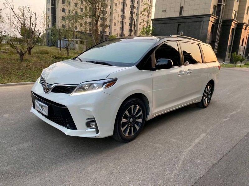 廊坊12年丰田塞纳2