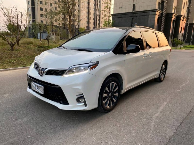 廊坊12年丰田塞纳4