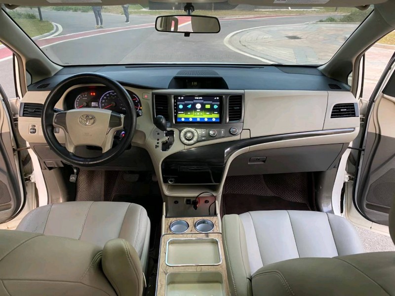 廊坊12年丰田塞纳5