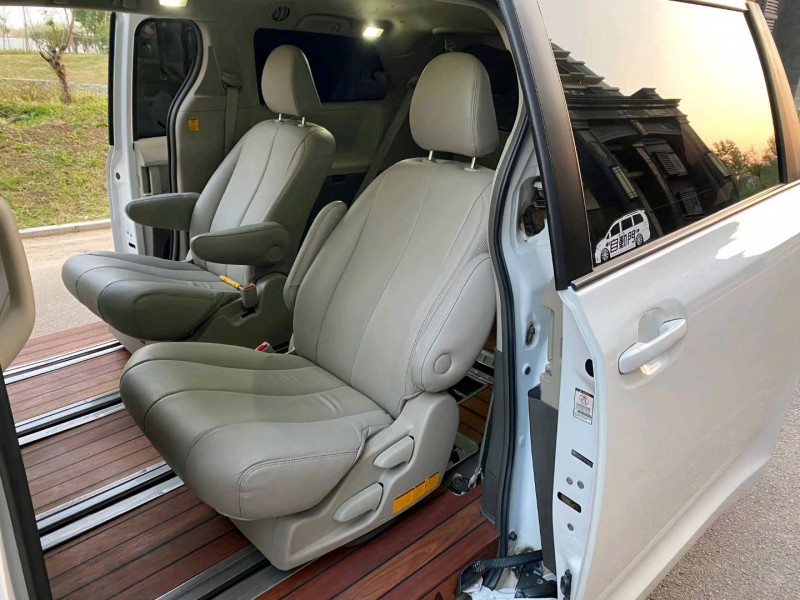 廊坊12年丰田塞纳6