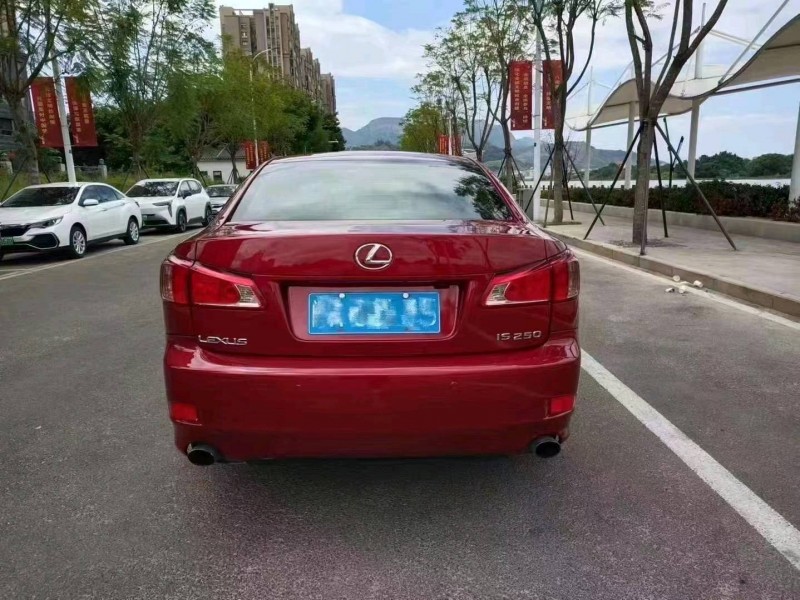 三明11年雷克萨斯IS2