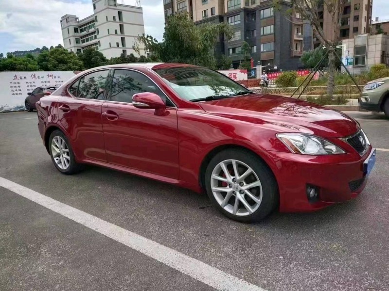 三明11年雷克萨斯IS3