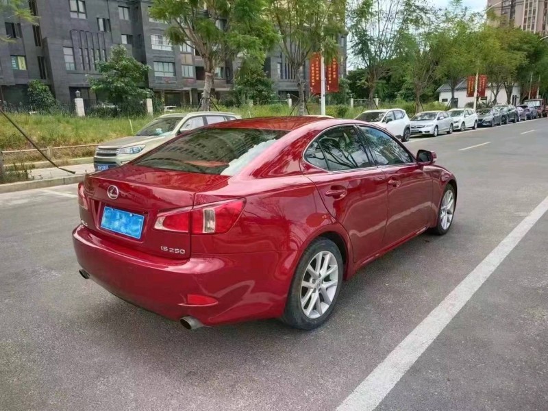 三明11年雷克萨斯IS4
