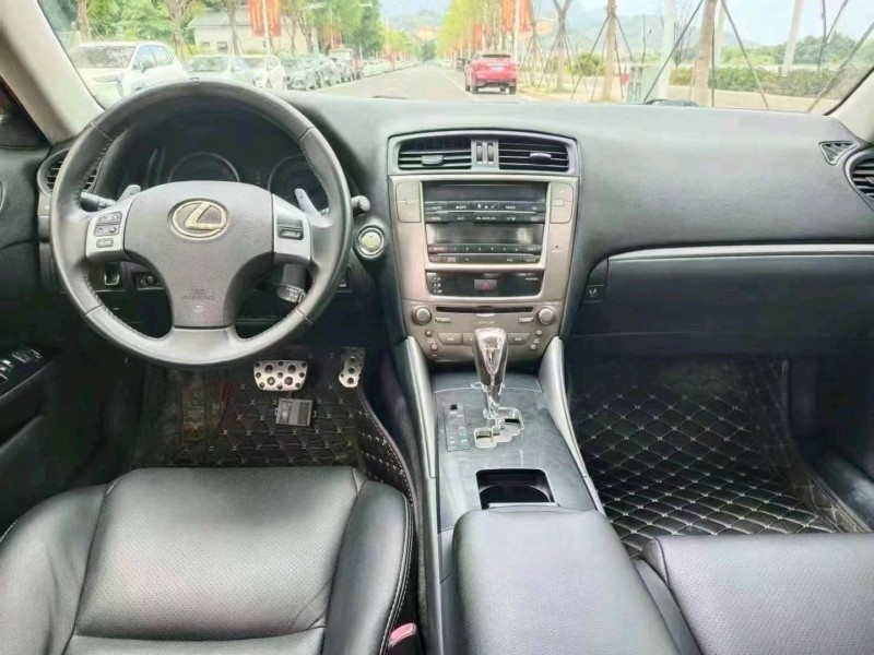 三明11年雷克萨斯IS6