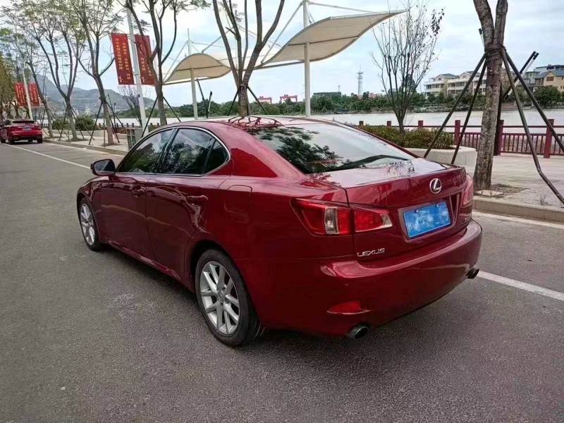 三明11年雷克萨斯IS5