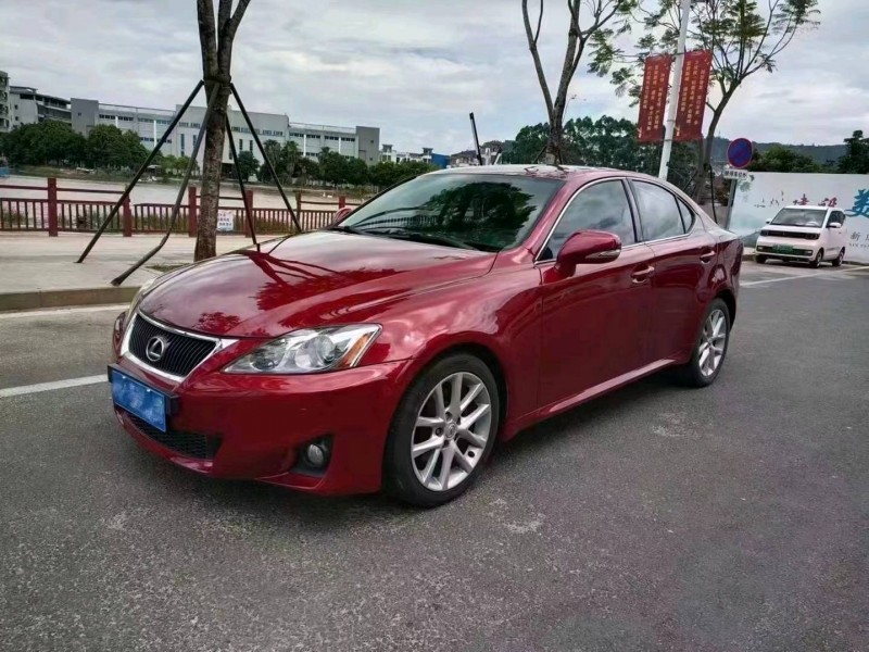 三明11年雷克萨斯IS7
