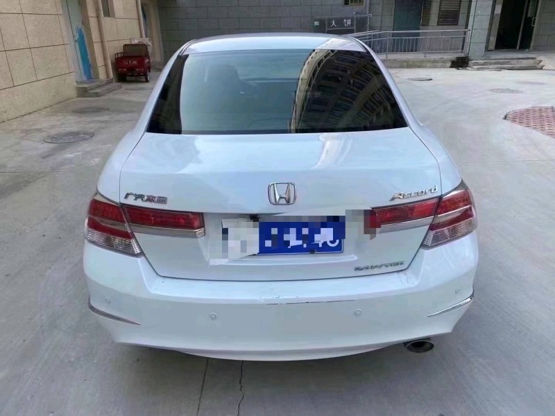 保定13年本田雅阁1