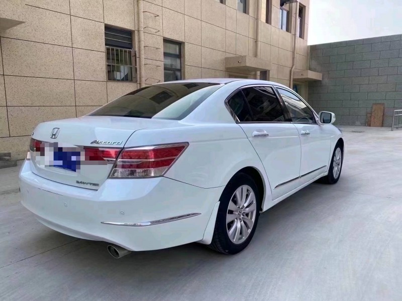 保定13年本田雅阁2