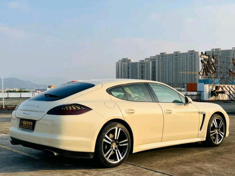东莞12年保时捷帕拉梅拉7