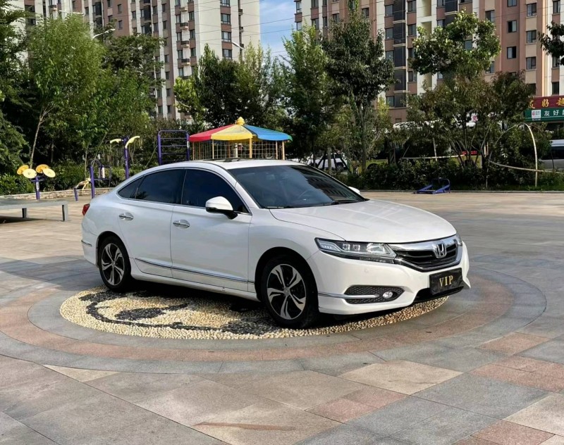 青岛16年本田思铂睿3