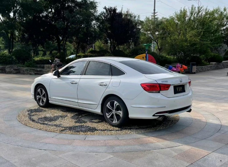 青岛16年本田思铂睿7