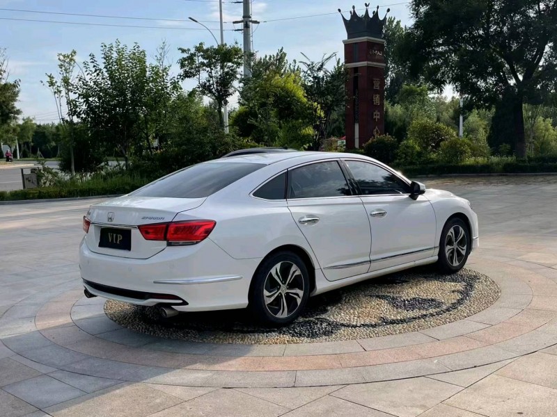 青岛16年本田思铂睿8