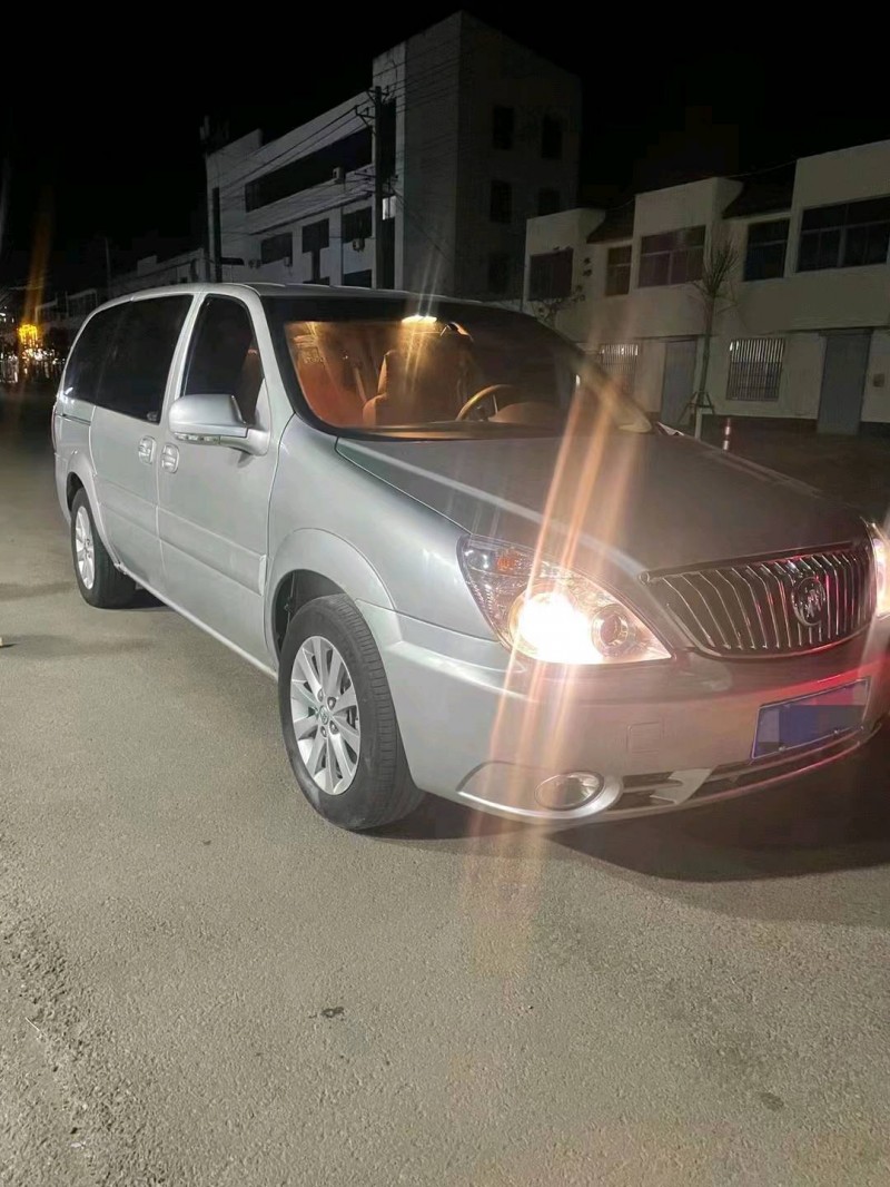 济宁13年别克GL82