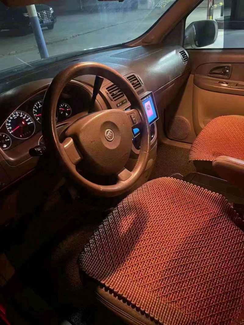 济宁13年别克GL84