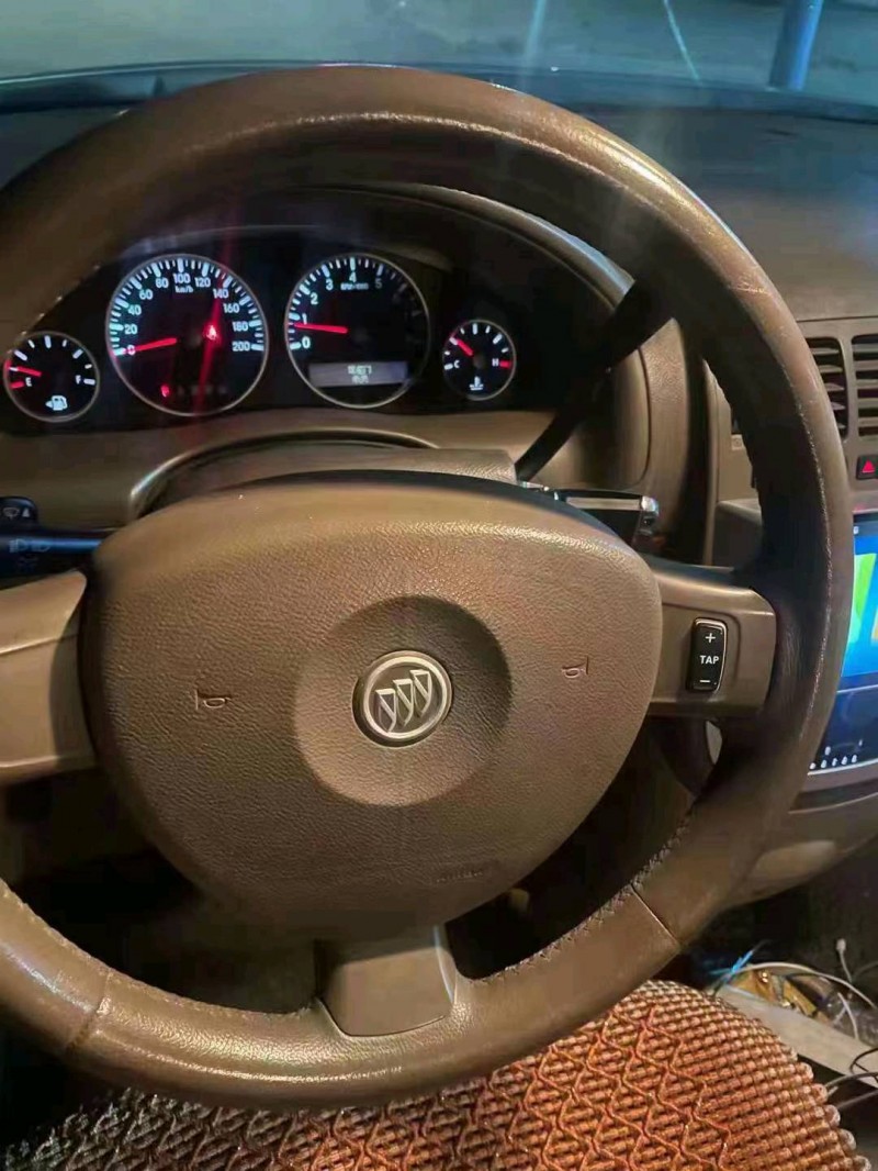 济宁13年别克GL85