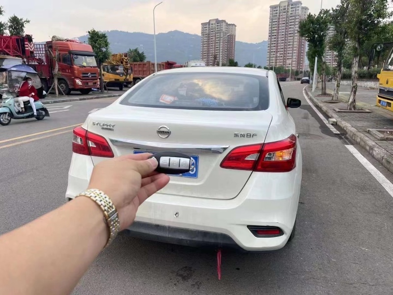 重庆21年日产轩逸6