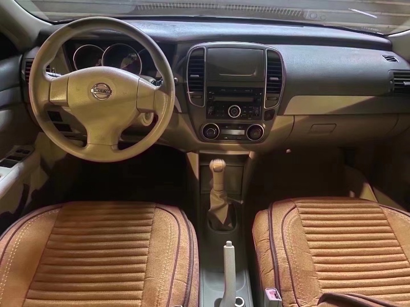 青岛15年日产轩逸8