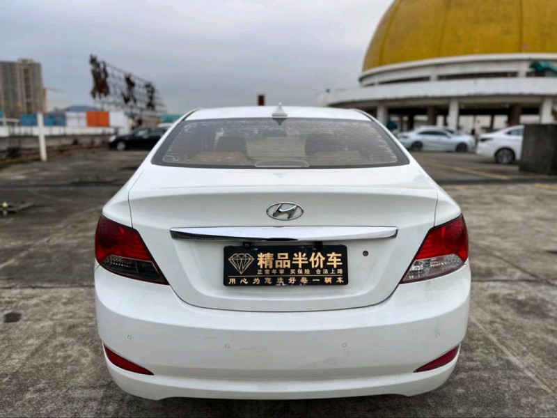 东莞12年现代瑞纳8