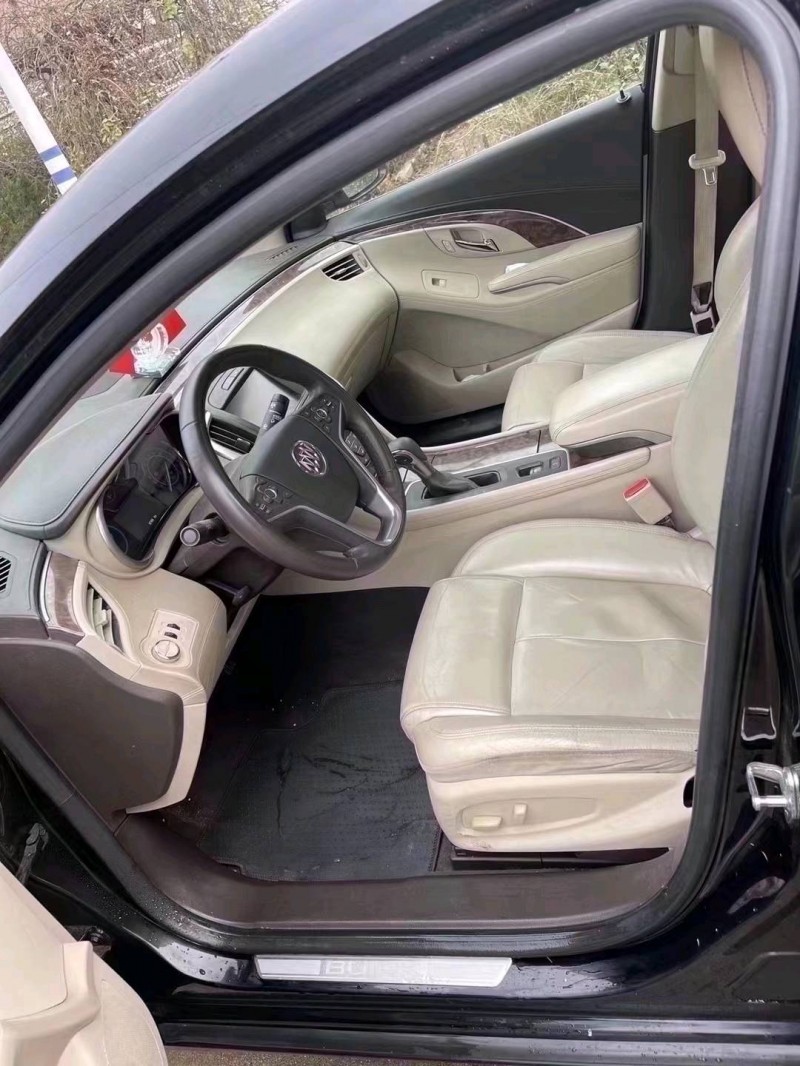 济宁15年别克君越5