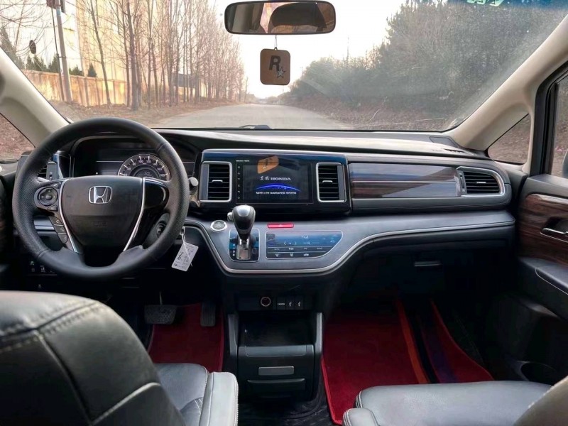 青岛16年本田艾力绅3