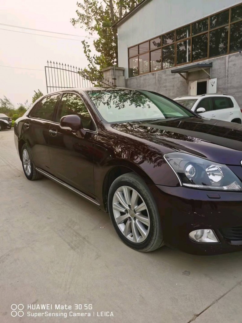 保定11年丰田皇冠2