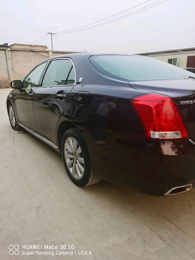 保定11年丰田皇冠8