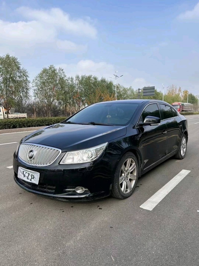 枣庄12年别克君越3