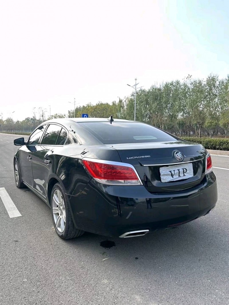 枣庄12年别克君越8