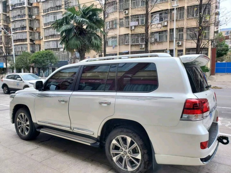 宜昌20年丰田兰德酷路泽5