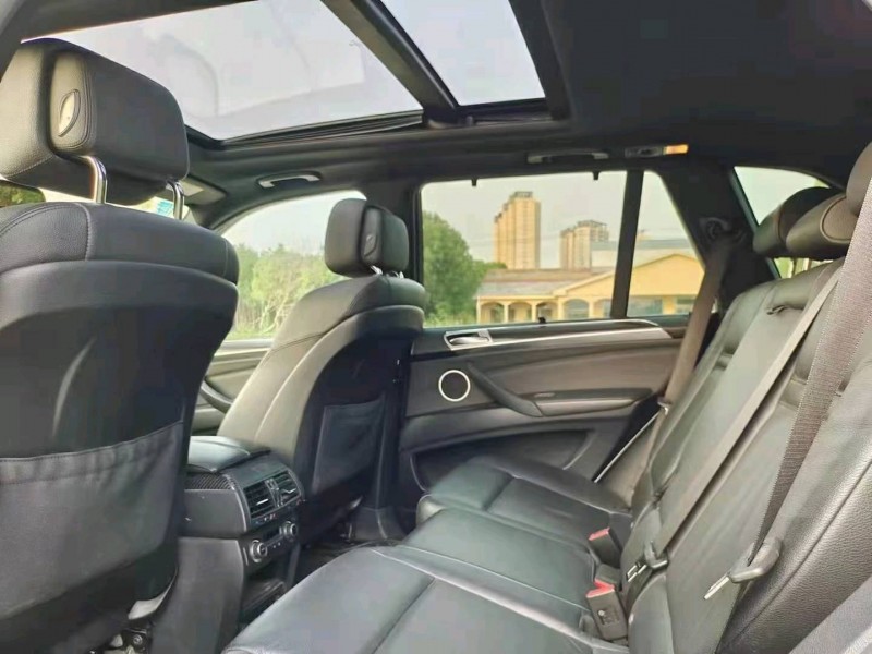 北京12年宝马X58