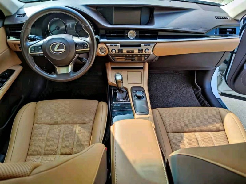 北京18年雷克萨斯ES3