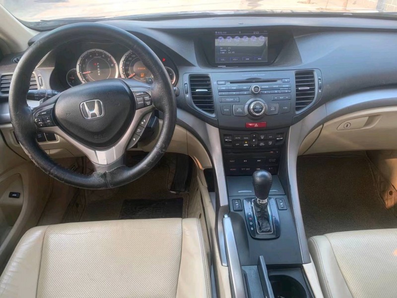 青岛13年本田思铂睿2