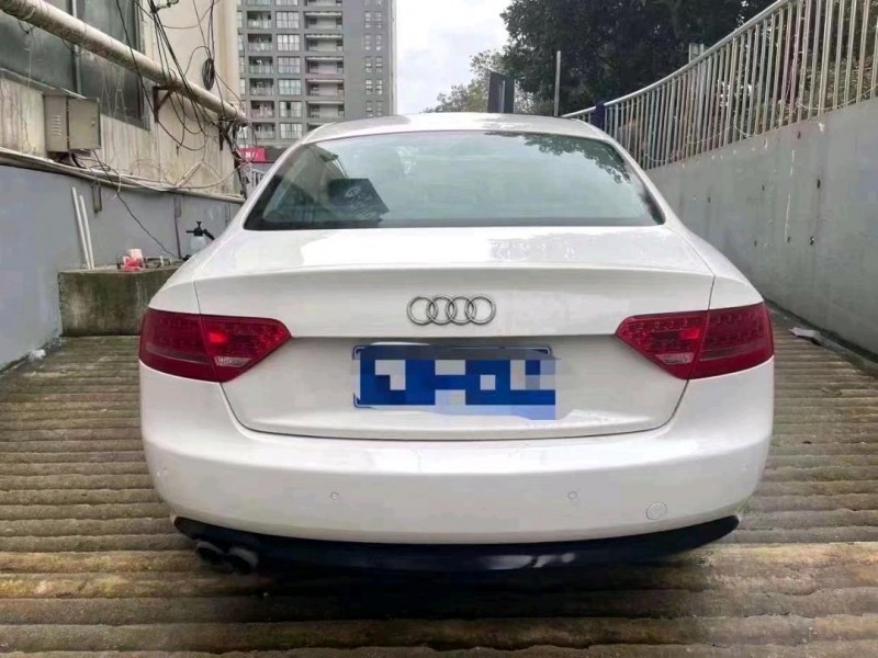 嘉兴12年奥迪A55