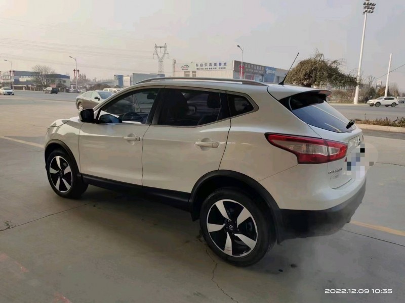 保定17年日产逍客5