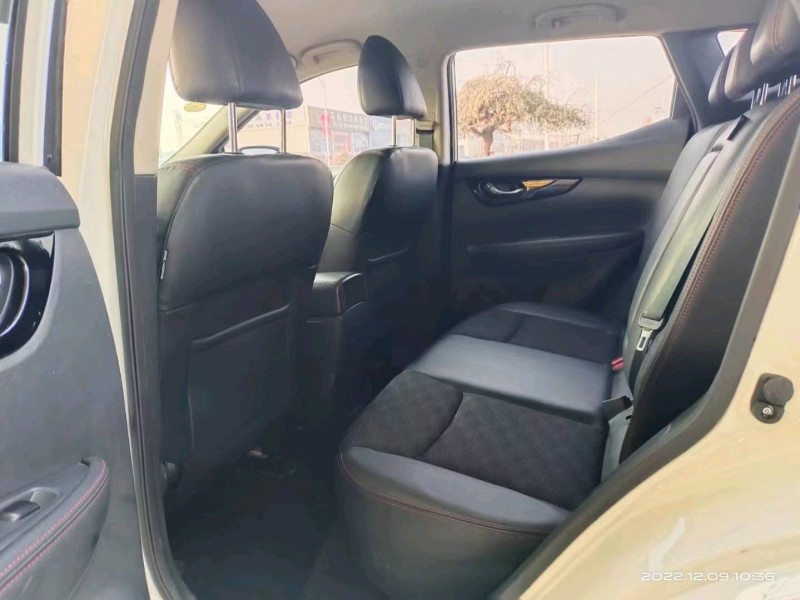 保定17年日产逍客8