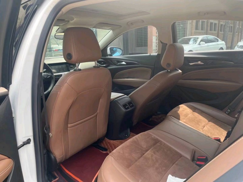 保定18年别克君威5